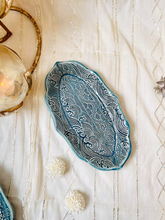 Load image into Gallery viewer, Handmade Ceramic Platter with Fancy Rim (Small)