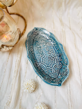 Load image into Gallery viewer, Handmade Ceramic Platter with Fancy Rim (Small)