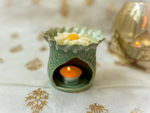 Load image into Gallery viewer, Set of Handmade Ceramic Diffuser with Handmade Scented Waxmelt
