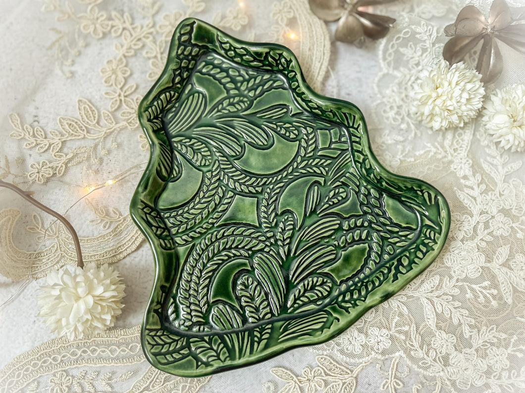 Handmade Ceramic Christmas Tree Dish (M)