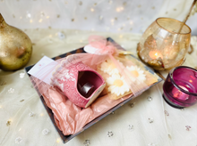 Load image into Gallery viewer, Handmade Ceramic Diffuser with 3 Handmade Scented Soywax Melts
