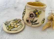 Load image into Gallery viewer, PRE-ORDER- Handmade Ceramic Bee Mug with Topper
