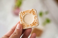 Load image into Gallery viewer, Handmade paint palette, handmade ceramics, handmade art palettes, water-colours, oil paints, acrylic paints, vintage, ceramic palette, art accessories, artist palette, paint pan
