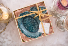 Load image into Gallery viewer, Handmade Ceramic Platter with Decorative Rim- Medium
