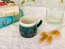 Load image into Gallery viewer, Vintage Horse Mug
