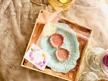Load image into Gallery viewer, Handmade Ceramic Platter with Decorative Rim- Medium
