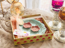 Load image into Gallery viewer, Handmade Ceramic Platter with Decorative Rim- Medium
