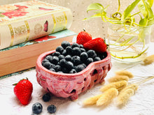 Load image into Gallery viewer, Curvy Ceramic Basket
